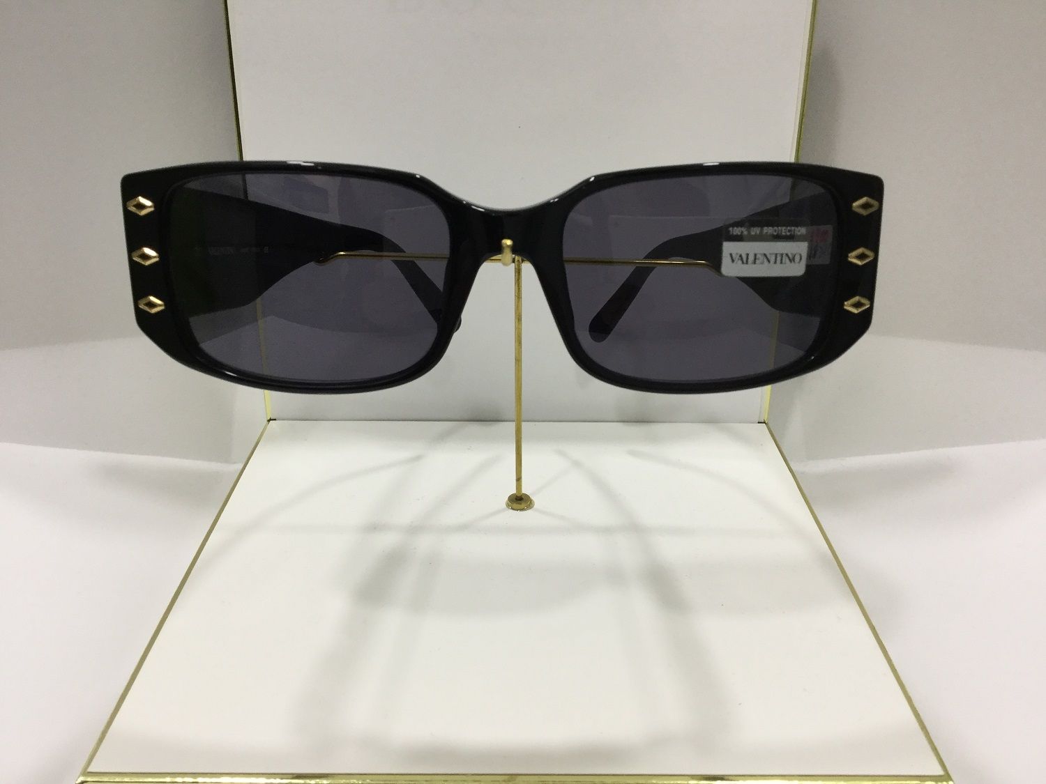 VALENTINO V641